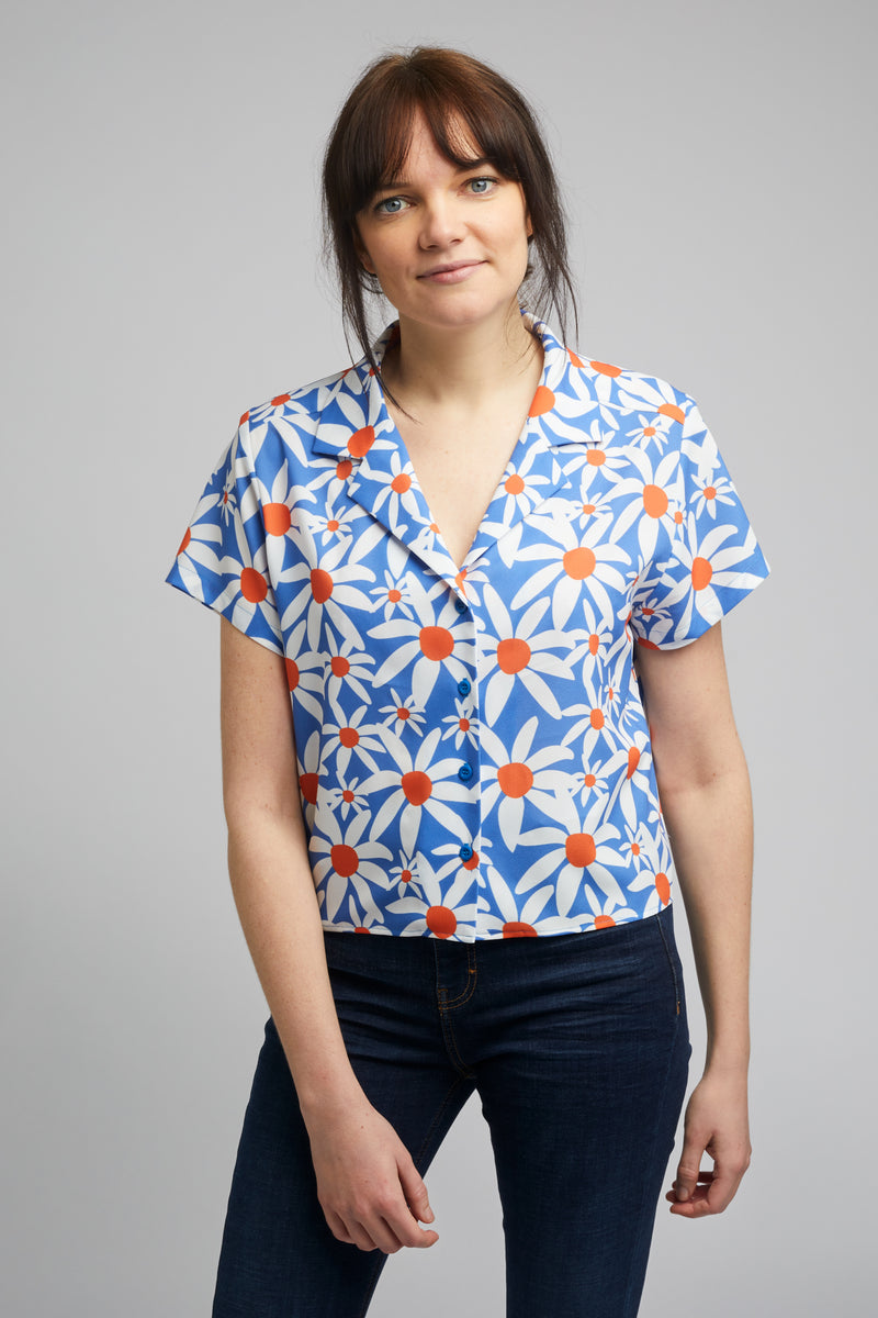 Cropped Cuban Collar Shirt in Daisy Print